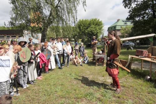 8. Tradycją Szkoły są wyjątkowe obchody Międzynarodowego Dnia Dziecka. W roku 2017 gościliśmy Igora Górewicza wraz z Drużyną Grodu Trzygłowa